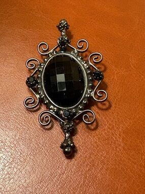 Black Vintage-Style Filigree Brooch
